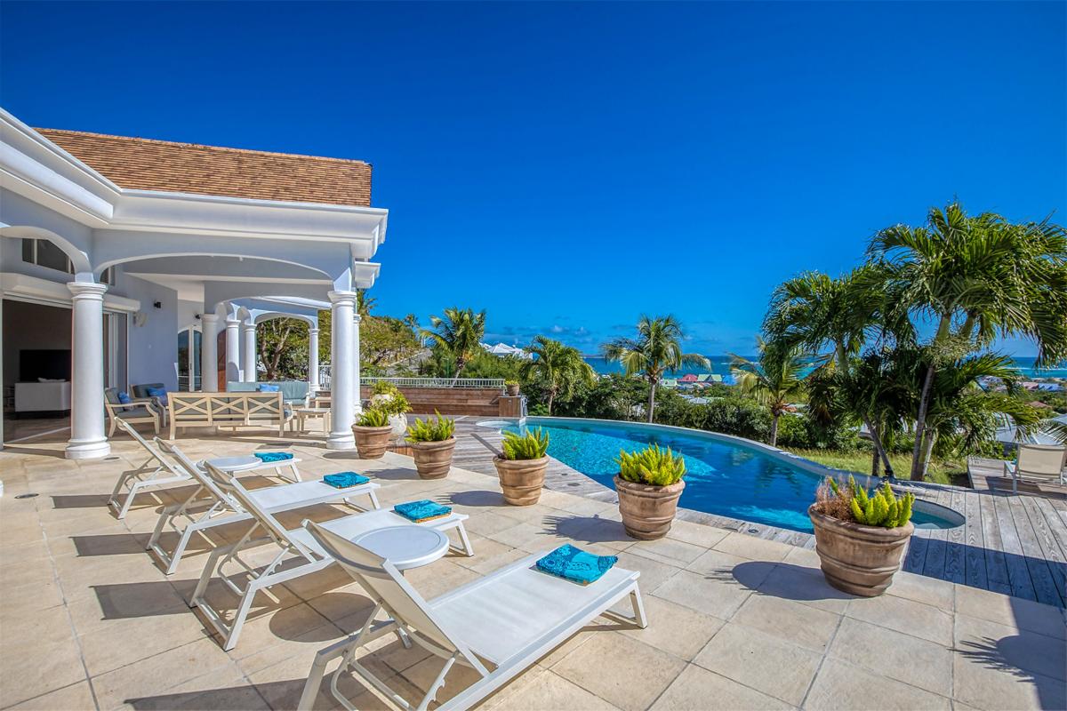 Villa rental Saint Martin - Terrace and pool